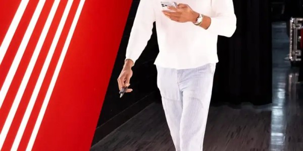 主场G4！开拓者社媒晒球员们的入场穿搭照与球迷分享