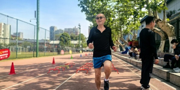 kaiyun安全登录-一座宝藏运动场的60年蜕变：从煤渣道到塑胶场，“免低开放”陪伴成都市民运动生活|青羊区体育中心|窦晓平|健身|成都市青羊区|四川省_新浪新闻