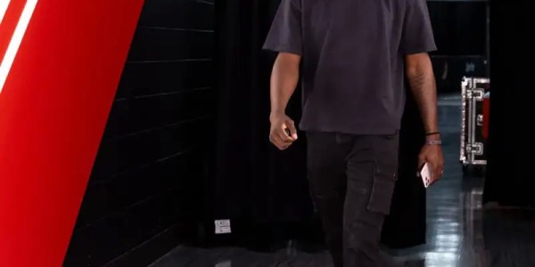 主场G4！开拓者社媒晒球员们的入场穿搭照与球迷分享