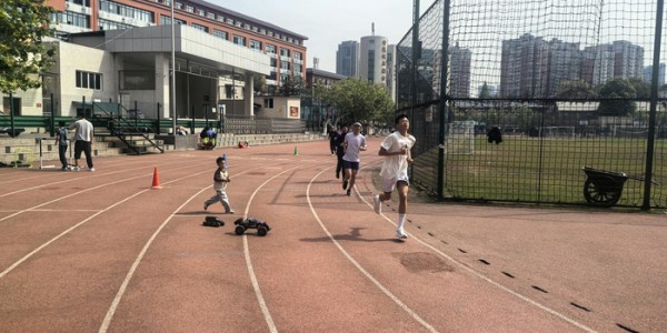 kaiyun安全登录-一座宝藏运动场的60年蜕变：从煤渣道到塑胶场，“免低开放”陪伴成都市民运动生活|青羊区体育中心|窦晓平|健身|成都市青羊区|四川省_新浪新闻