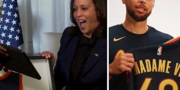 美国新任副总统是勇士球迷 库里向她赠送特殊球衣