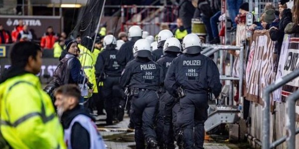 死忠打伤50警察+主裁十字韧带断裂，法鹰比赛有毒？