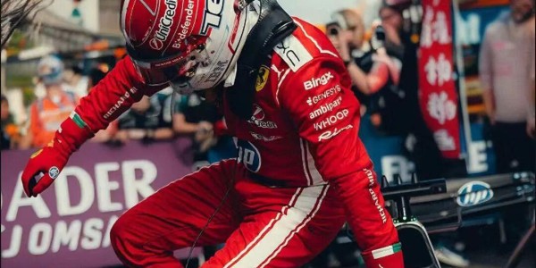 kaiyun体育网-F1日本站一练 汤勺弯可“热闹”了……
