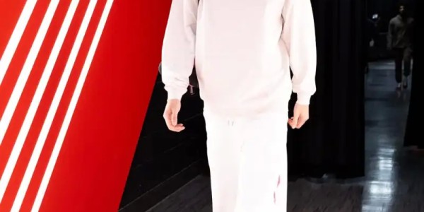 主场G4！开拓者社媒晒球员们的入场穿搭照与球迷分享