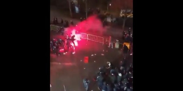 死忠打伤50警察+主裁十字韧带断裂，法鹰比赛有毒？