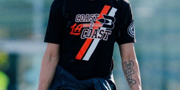 三连客挑战爵士掘金太阳！快船众将登机照 哈登微笑&amp;amp;小卡看手机