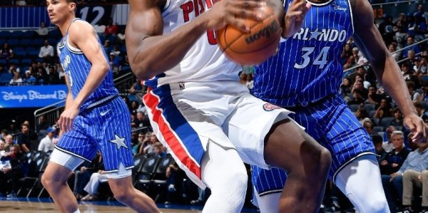 活塞力克魔术巩固联盟第一 坎宁安29+7+11完胜班凯罗24+11