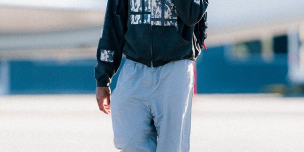 三连客挑战爵士掘金太阳！快船众将登机照 哈登微笑&amp;amp;小卡看手机