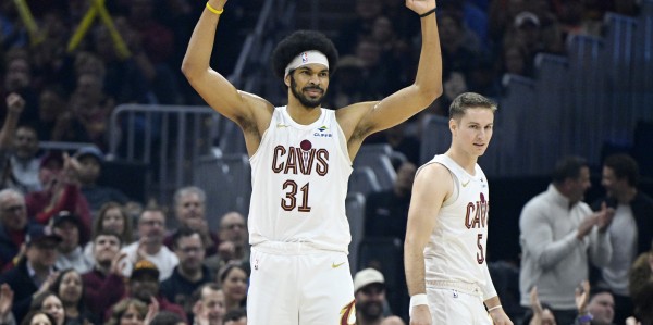 开云体育首页-高管&amp;amp;球探的季后赛观察：湖人给火箭送人头 哈登防守不如梅里尔