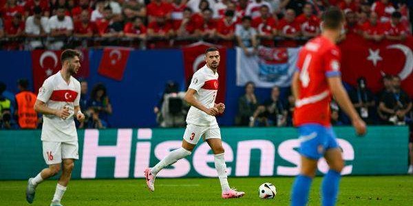 kaiyun体育网-【欧洲杯】恰尔汗奥卢托松破门！10人捷克1比2土耳其