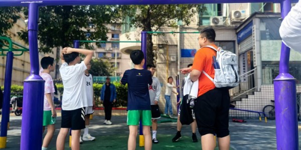 kaiyun安全登录-一座宝藏运动场的60年蜕变：从煤渣道到塑胶场，“免低开放”陪伴成都市民运动生活|青羊区体育中心|窦晓平|健身|成都市青羊区|四川省_新浪新闻