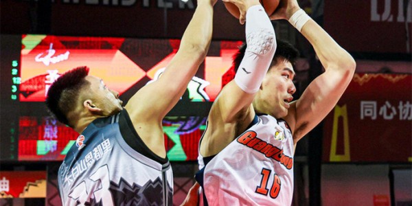 kaiyun正规平台-广东男篮逆势而为，最大优势与劣势并存，杜锋指导最后一搏？|胡明轩|萨姆纳|奎因|徐昕|徐杰_新浪体育_新浪新闻